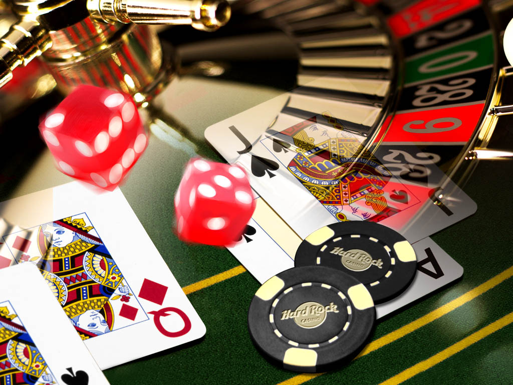 What are the benefits of playing at an online casino?