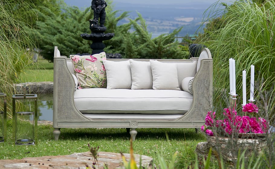 Rest every afternoon with the indicated Garden furniture (Gartenmöbel)