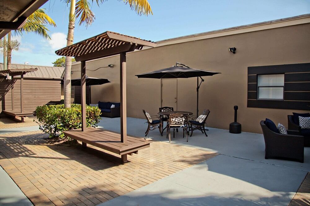 What is the Difference Between Inpatient and Outpatient Drug Rehab?