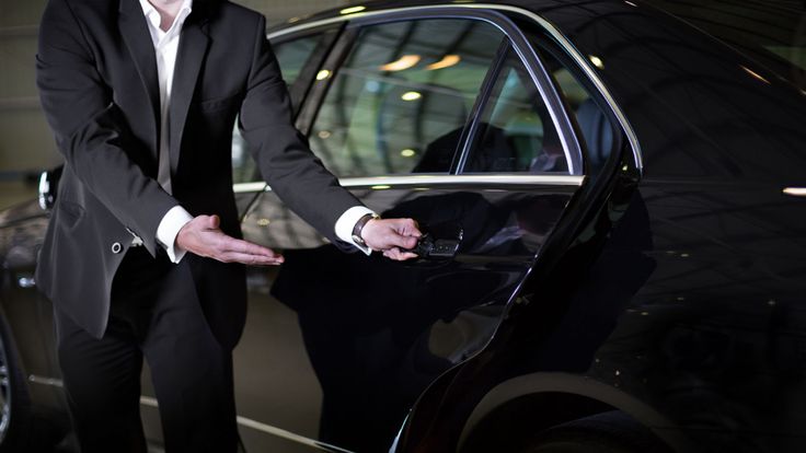 Elite Transportation: Chauffeur Service at Your Fingertips